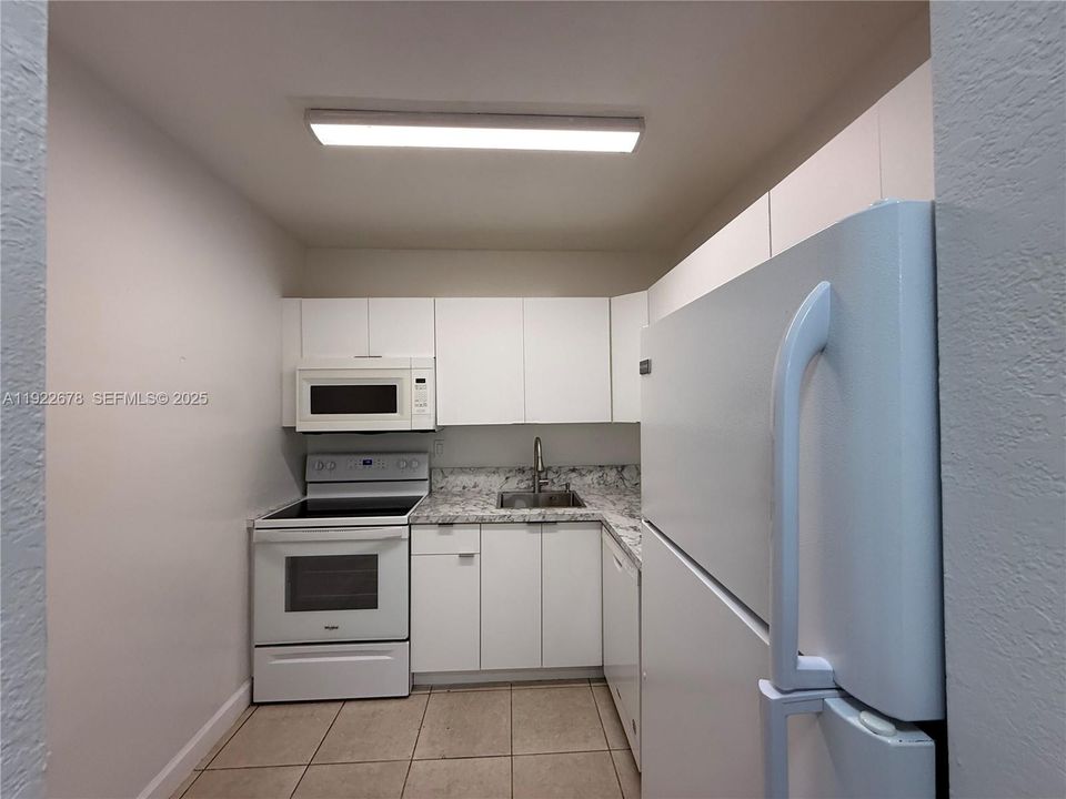 В аренду: $1,900 (1 спален, 1 ванн, 850 Квадратных фут)