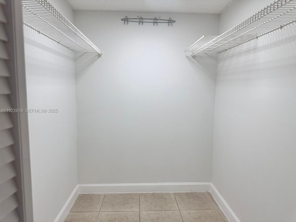 В аренду: $1,900 (1 спален, 1 ванн, 850 Квадратных фут)