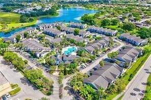 待售: $258,000 (1 贝兹, 1 浴室, 804 平方英尺)