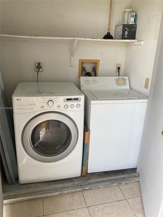 待售: $258,000 (1 贝兹, 1 浴室, 804 平方英尺)