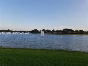 待售: $258,000 (1 贝兹, 1 浴室, 804 平方英尺)