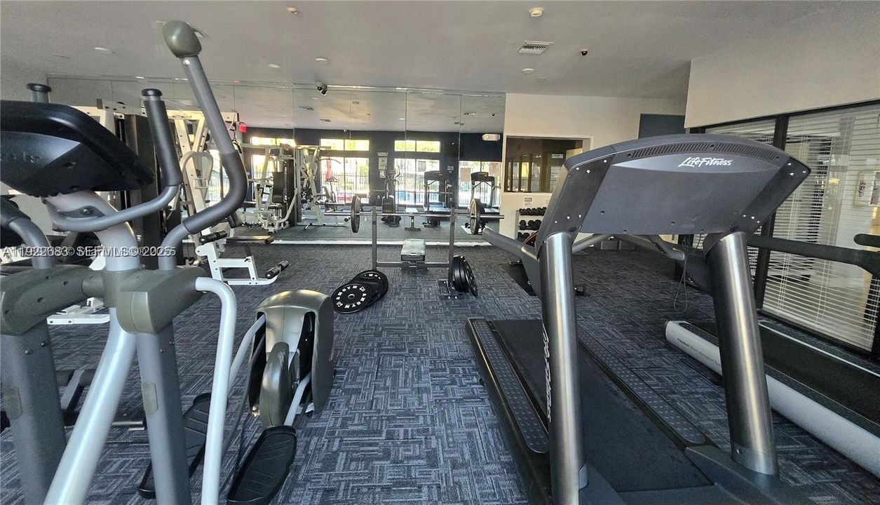 待售: $258,000 (1 贝兹, 1 浴室, 804 平方英尺)