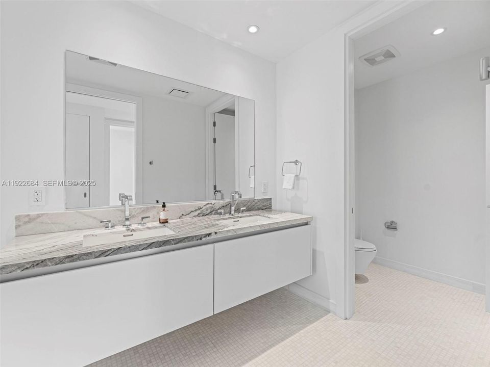 For Rent: $8,500 (2 beds, 2 baths, 1105 Square Feet)