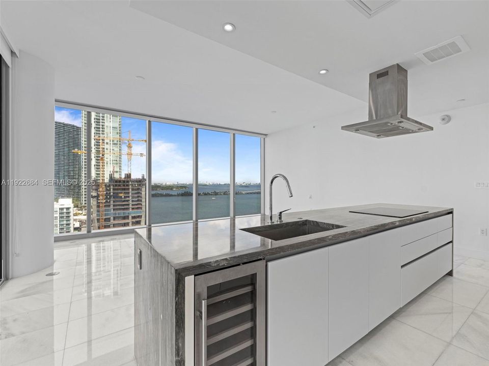 For Rent: $8,500 (2 beds, 2 baths, 1105 Square Feet)