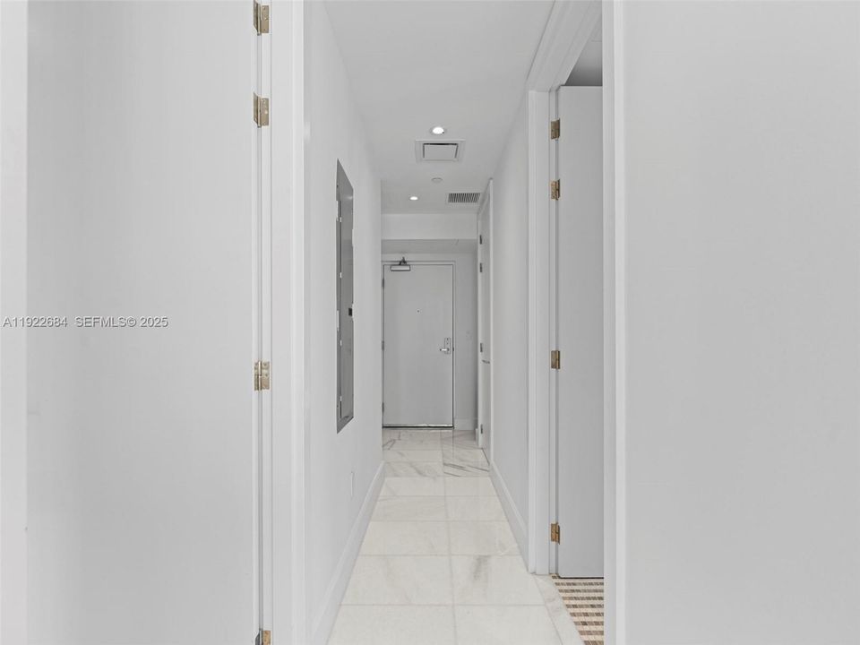 For Rent: $8,500 (2 beds, 2 baths, 1105 Square Feet)