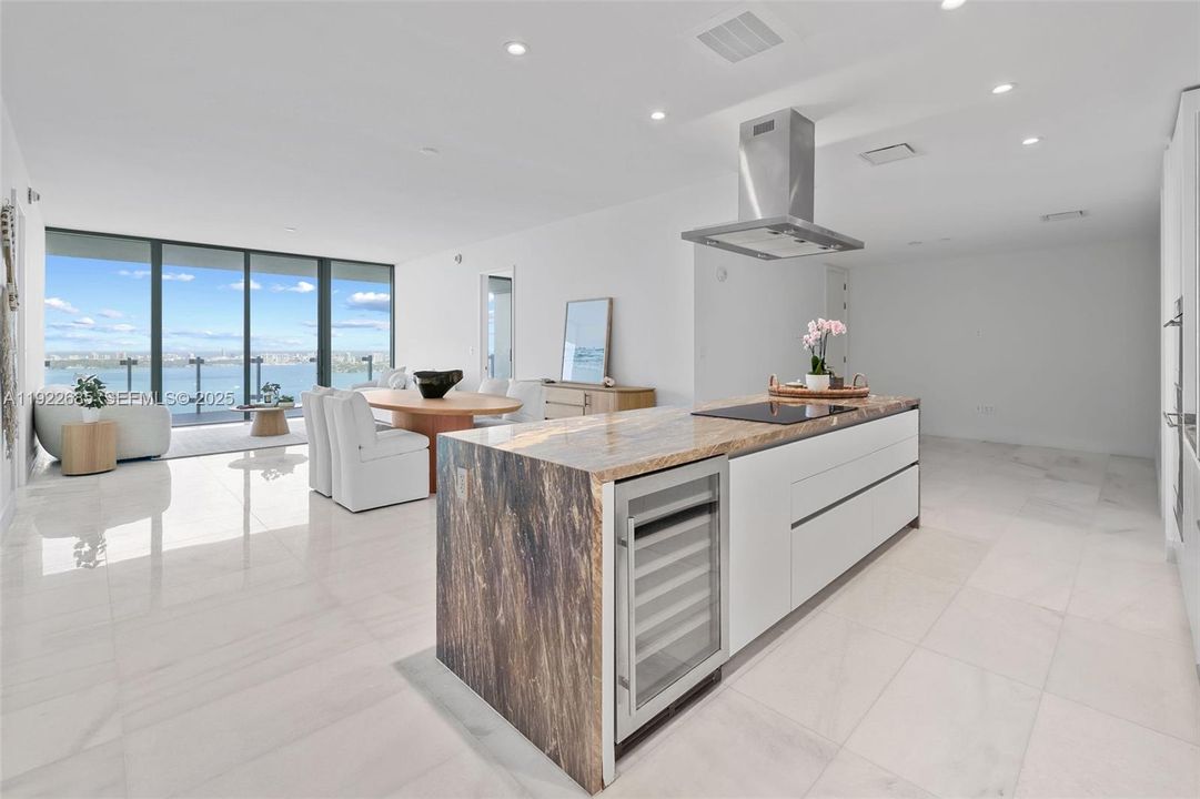 В аренду: $17,500 (2 спален, 3 ванн, 2347 Квадратных фут)