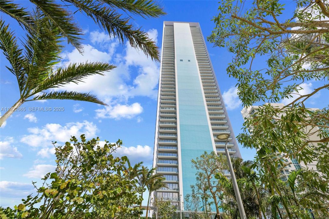 В аренду: $17,500 (2 спален, 3 ванн, 2347 Квадратных фут)