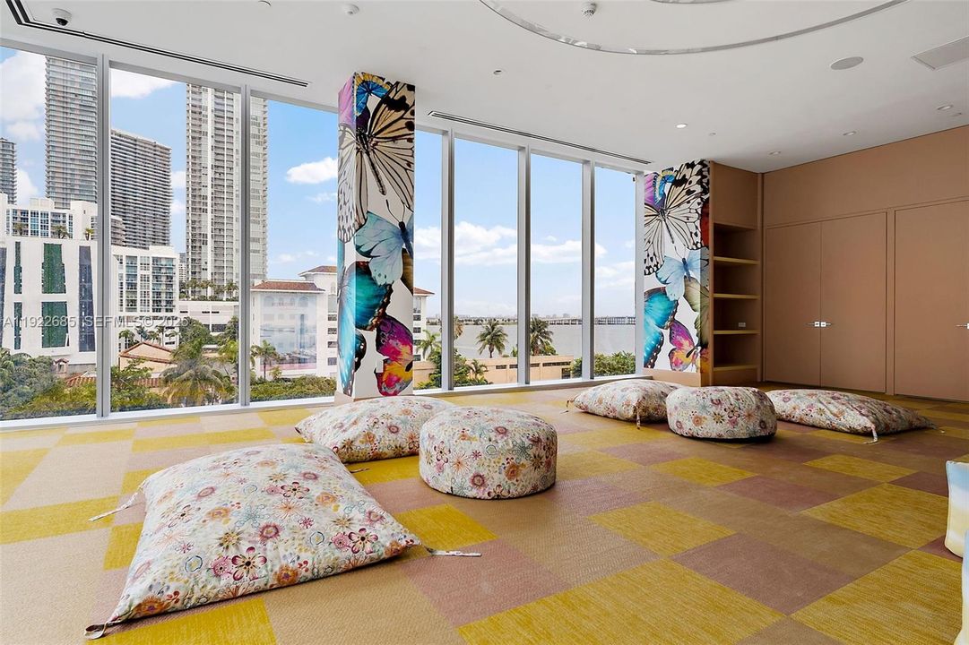 В аренду: $17,500 (2 спален, 3 ванн, 2347 Квадратных фут)