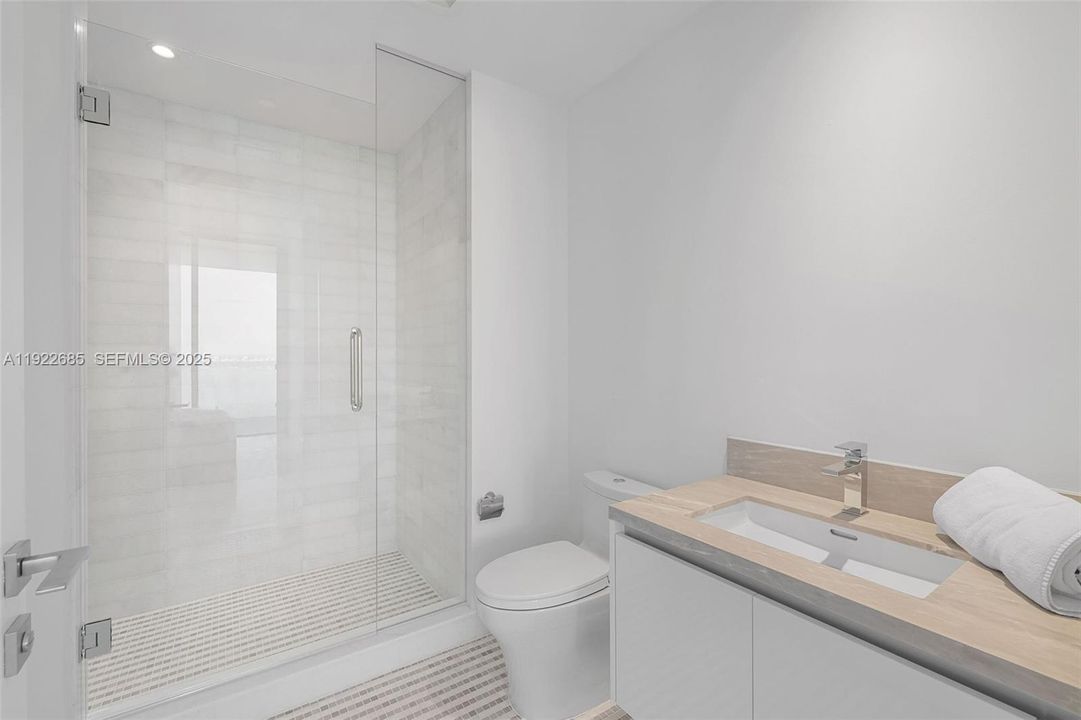 В аренду: $17,500 (2 спален, 3 ванн, 2347 Квадратных фут)