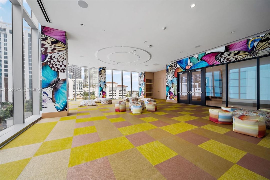 В аренду: $17,500 (2 спален, 3 ванн, 2347 Квадратных фут)