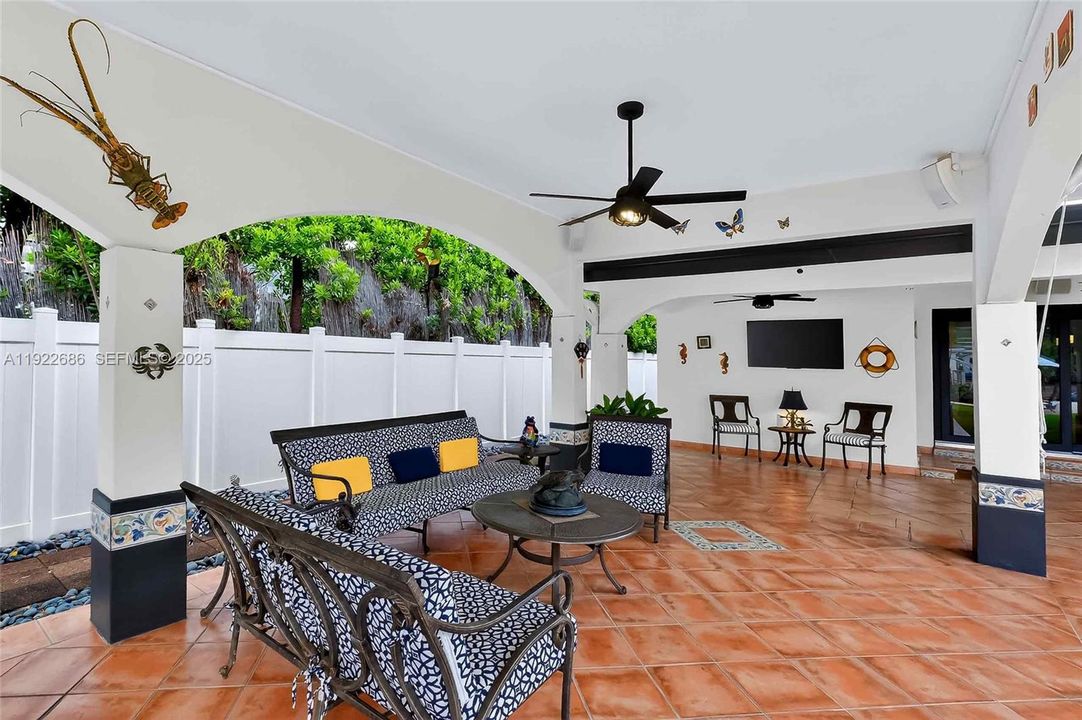 For Sale: $3,150,000 (5 beds, 5 baths, 2473 Square Feet)