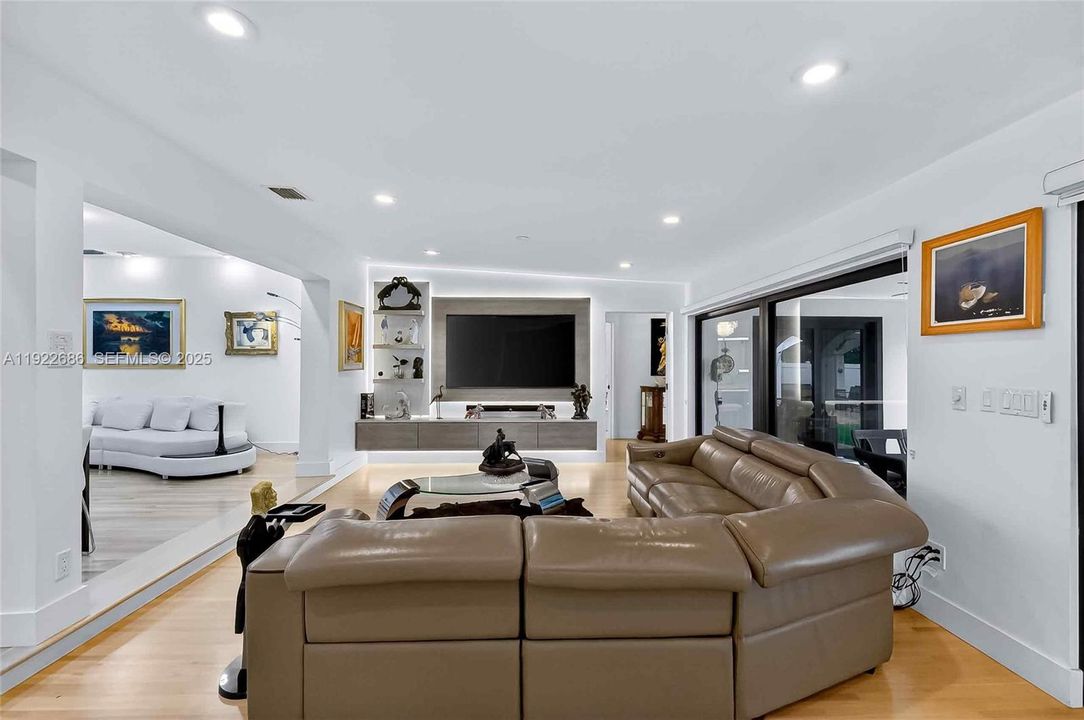 For Sale: $3,150,000 (5 beds, 5 baths, 2473 Square Feet)