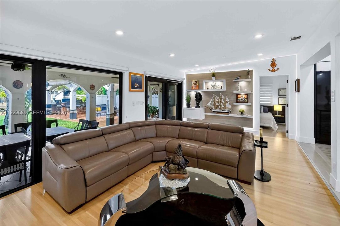 For Sale: $3,150,000 (5 beds, 5 baths, 2473 Square Feet)