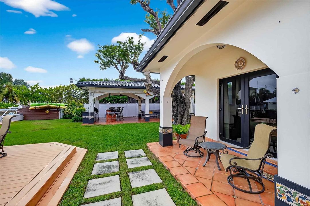 For Sale: $3,150,000 (5 beds, 5 baths, 2473 Square Feet)