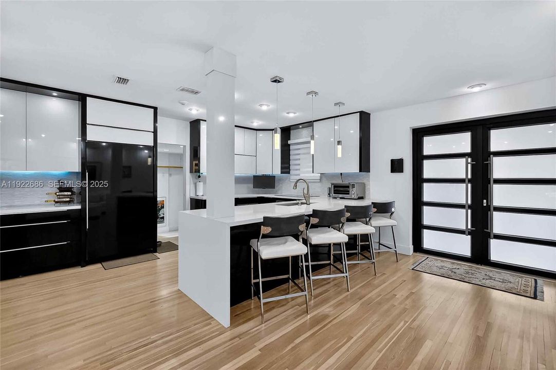 For Sale: $3,150,000 (5 beds, 5 baths, 2473 Square Feet)