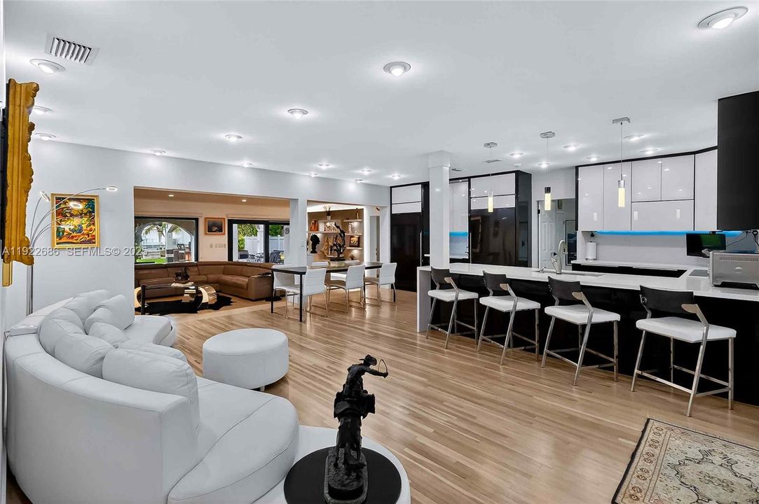 For Sale: $3,150,000 (5 beds, 5 baths, 2473 Square Feet)