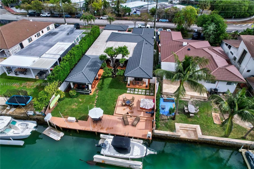 For Sale: $3,150,000 (5 beds, 5 baths, 2473 Square Feet)