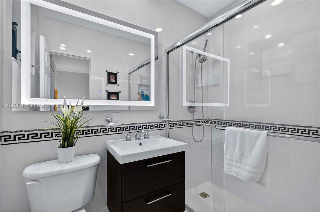 For Sale: $3,150,000 (5 beds, 5 baths, 2473 Square Feet)