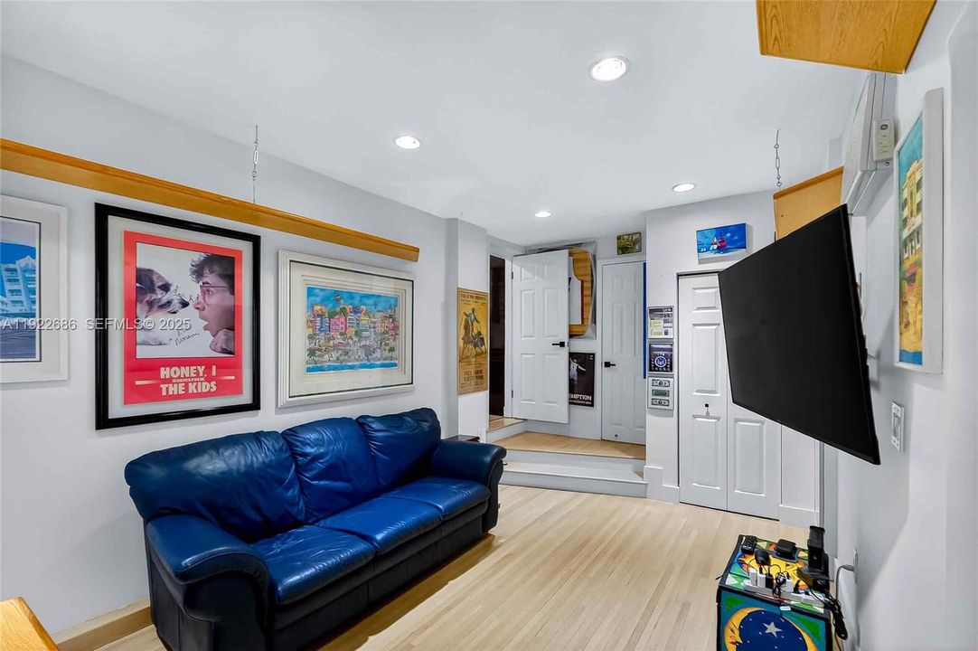 For Sale: $3,150,000 (5 beds, 5 baths, 2473 Square Feet)