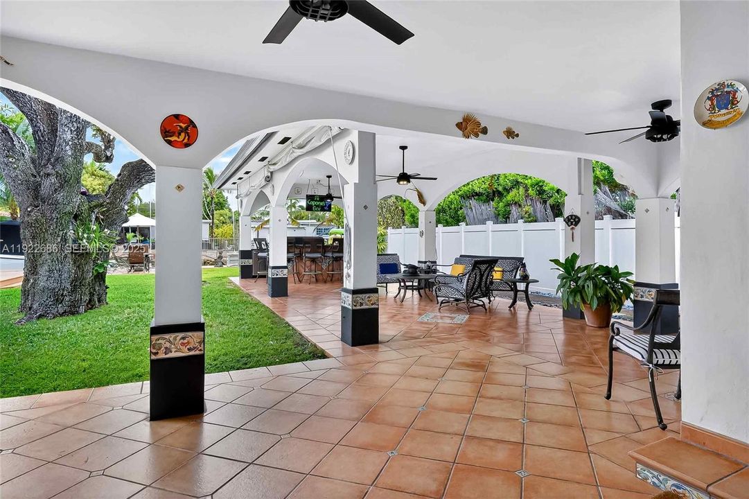 For Sale: $3,150,000 (5 beds, 5 baths, 2473 Square Feet)