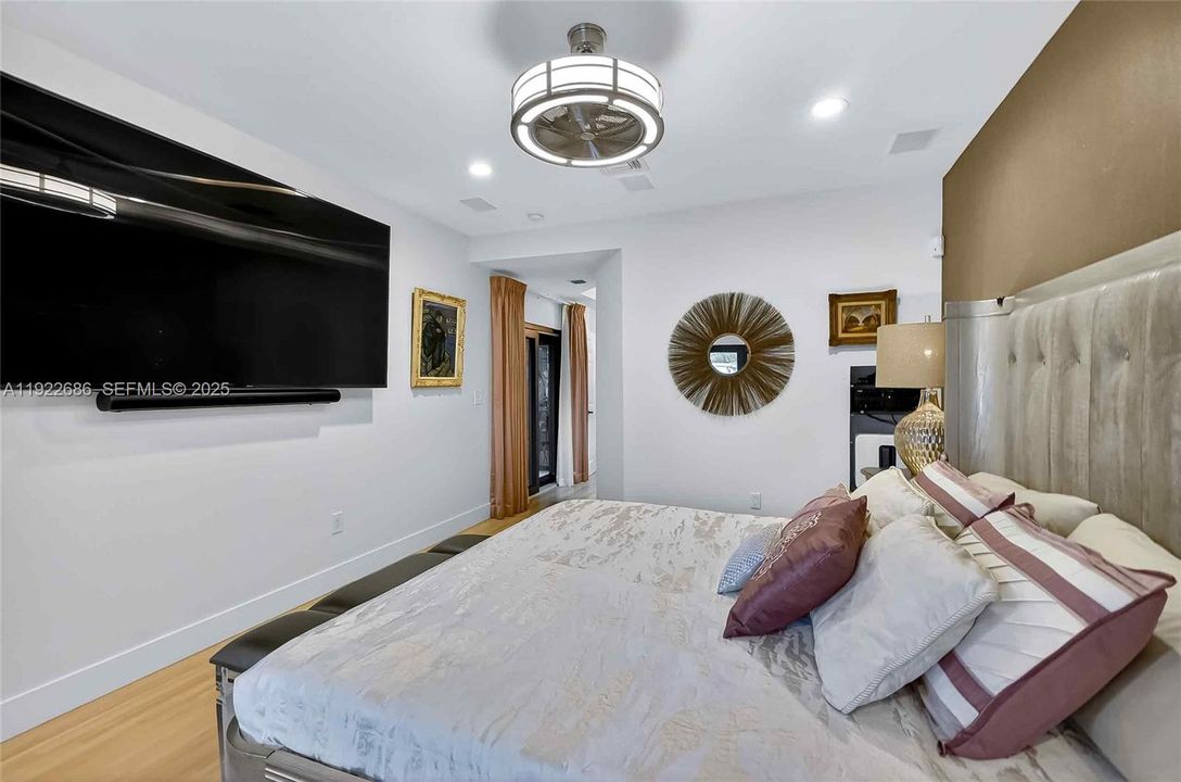 For Sale: $3,150,000 (5 beds, 5 baths, 2473 Square Feet)