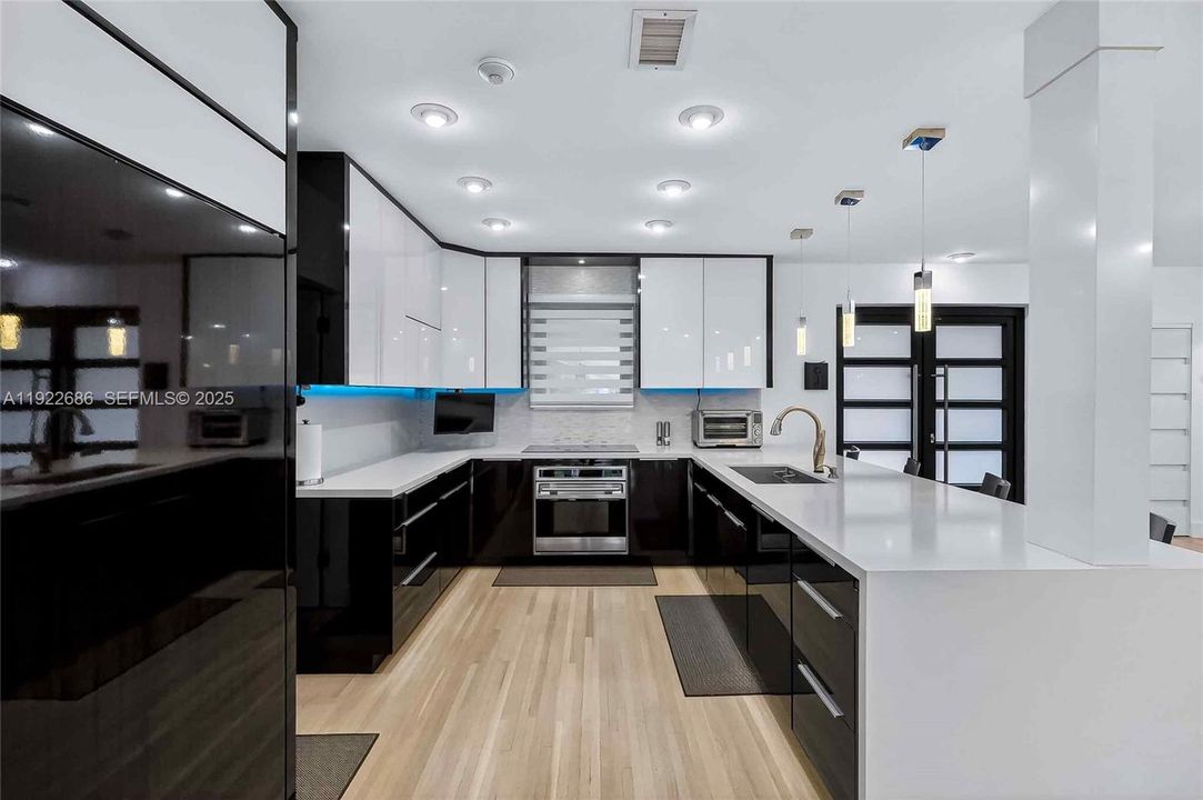 For Sale: $3,150,000 (5 beds, 5 baths, 2473 Square Feet)