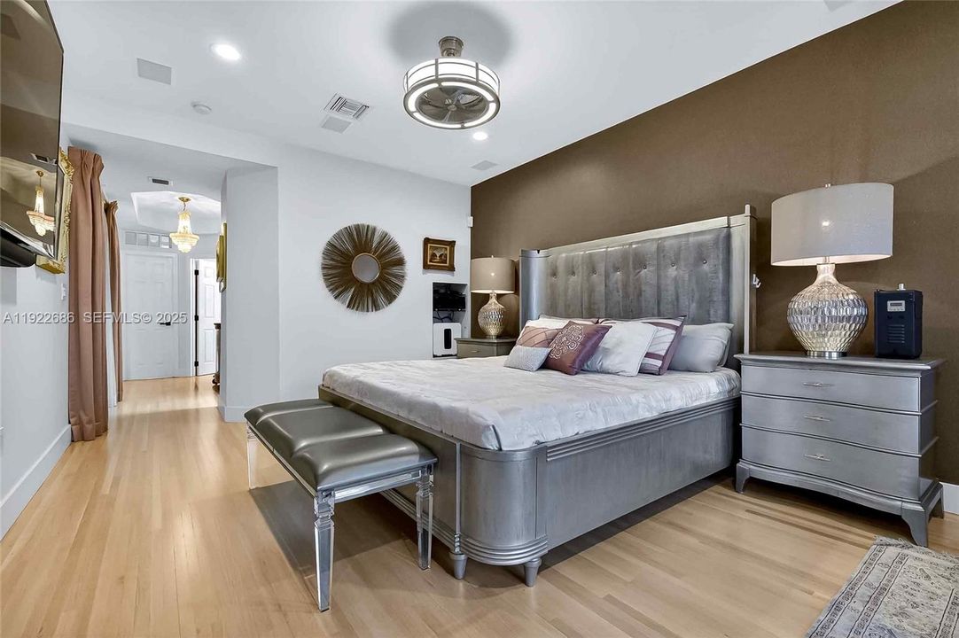 For Sale: $3,150,000 (5 beds, 5 baths, 2473 Square Feet)