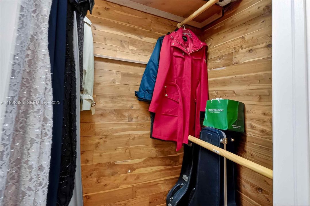 For Sale: $3,150,000 (5 beds, 5 baths, 2473 Square Feet)