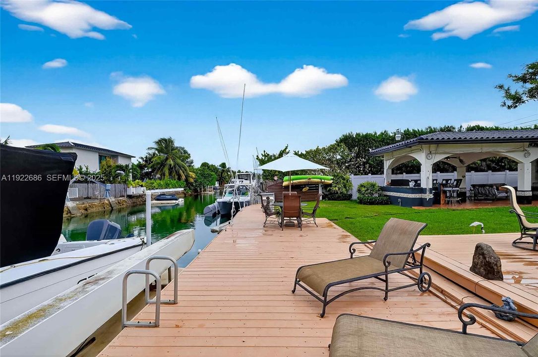 For Sale: $3,150,000 (5 beds, 5 baths, 2473 Square Feet)