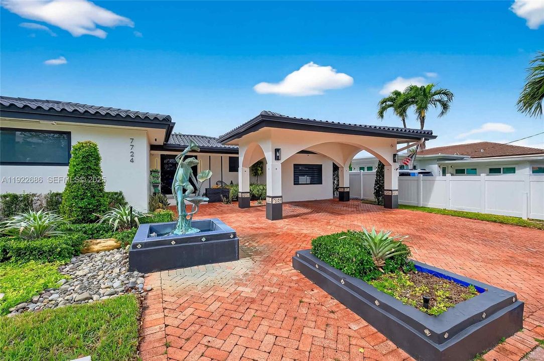 For Sale: $3,150,000 (5 beds, 5 baths, 2473 Square Feet)