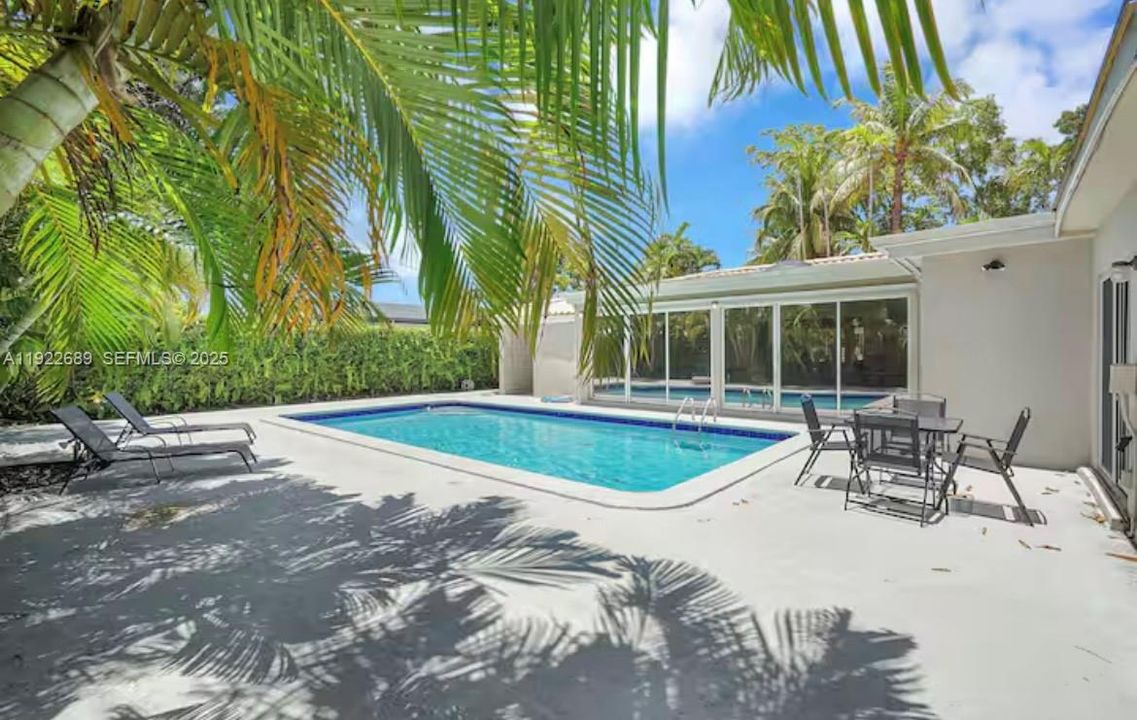 For Rent: $7,500 (5 beds, 3 baths, 2998 Square Feet)