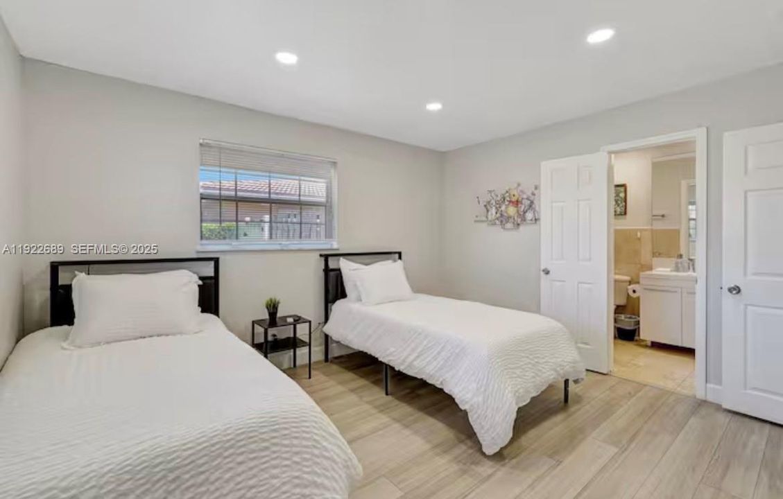 For Rent: $7,500 (5 beds, 3 baths, 2998 Square Feet)