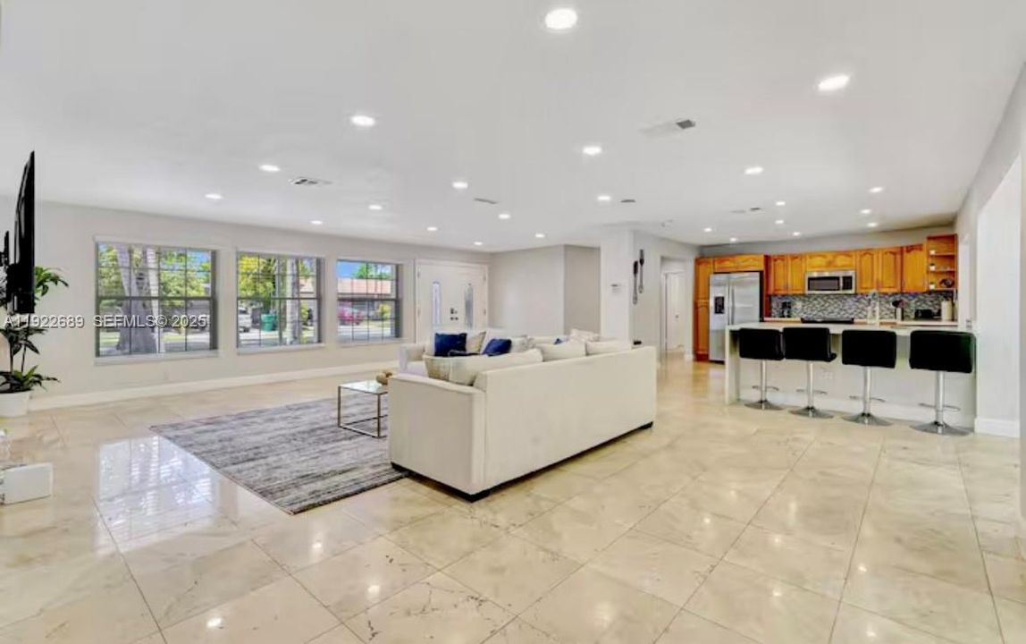 For Rent: $7,500 (5 beds, 3 baths, 2998 Square Feet)