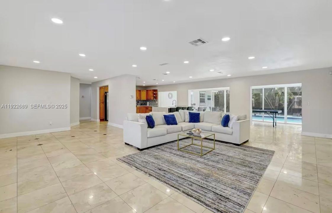 For Rent: $7,500 (5 beds, 3 baths, 2998 Square Feet)