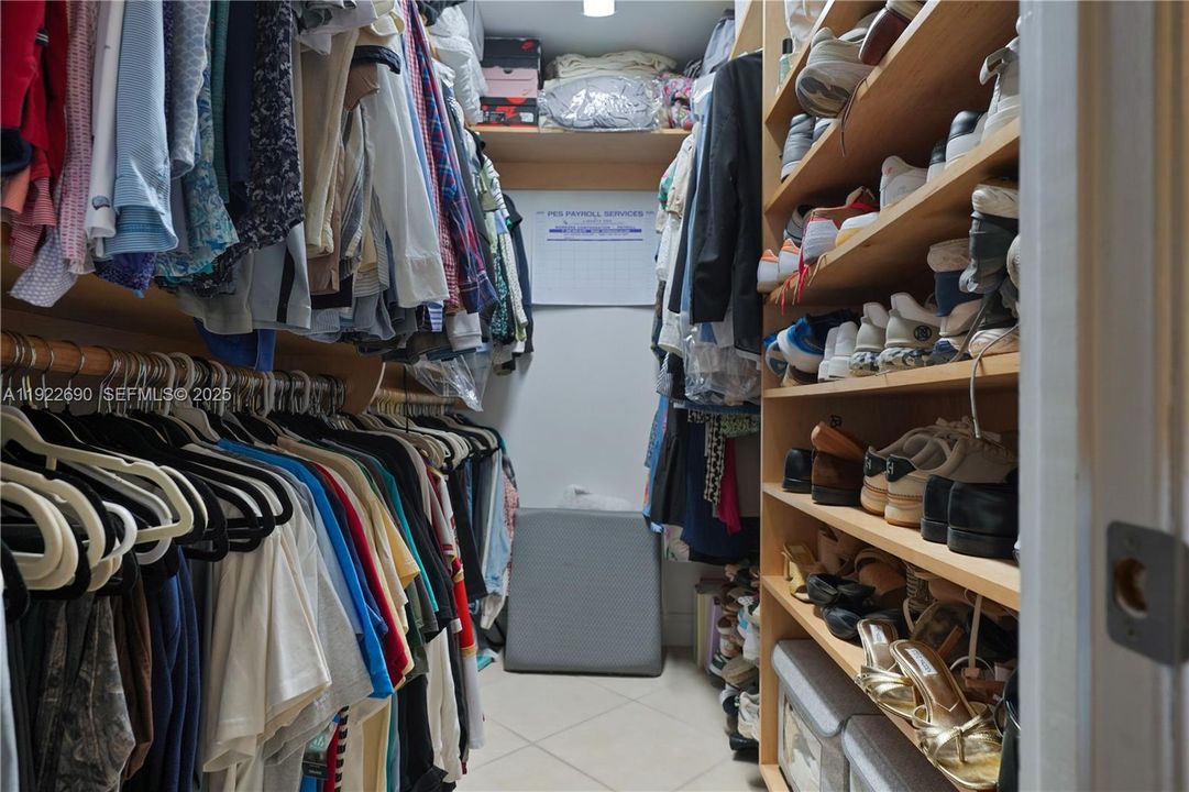 For Sale: $279,500 (1 beds, 1 baths, 854 Square Feet)