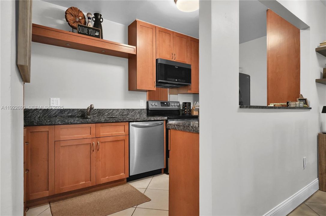 For Sale: $279,500 (1 beds, 1 baths, 854 Square Feet)