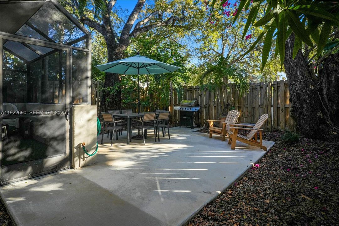 For Sale: $279,500 (1 beds, 1 baths, 854 Square Feet)