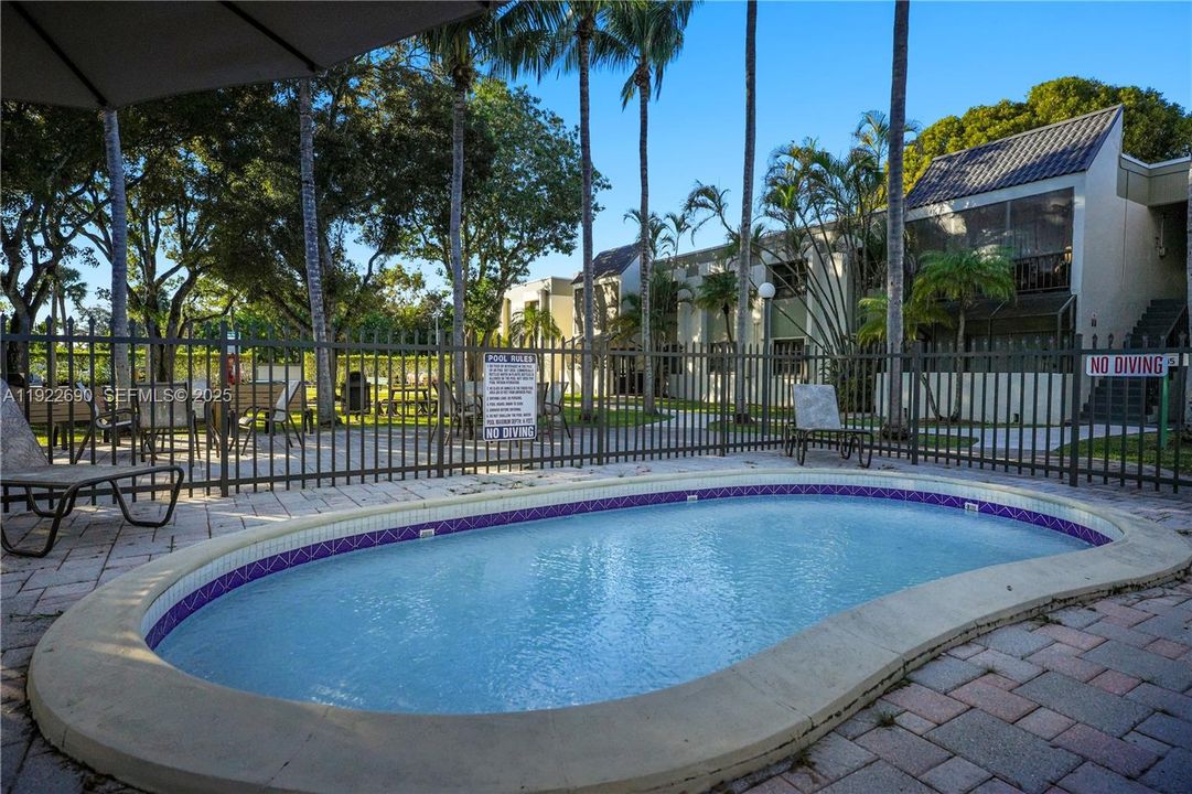 For Sale: $279,500 (1 beds, 1 baths, 854 Square Feet)