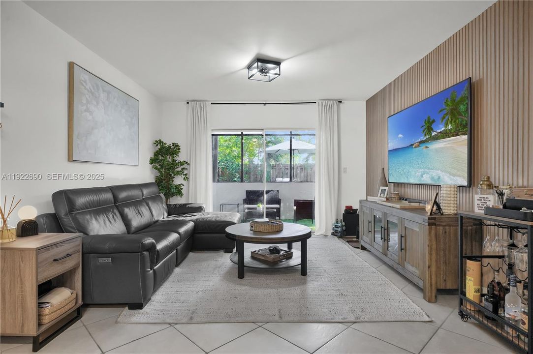 For Sale: $279,500 (1 beds, 1 baths, 854 Square Feet)