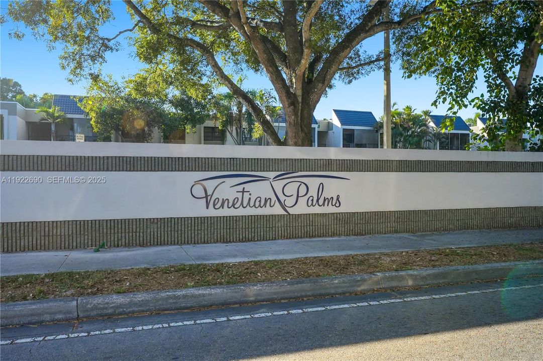 For Sale: $279,500 (1 beds, 1 baths, 854 Square Feet)