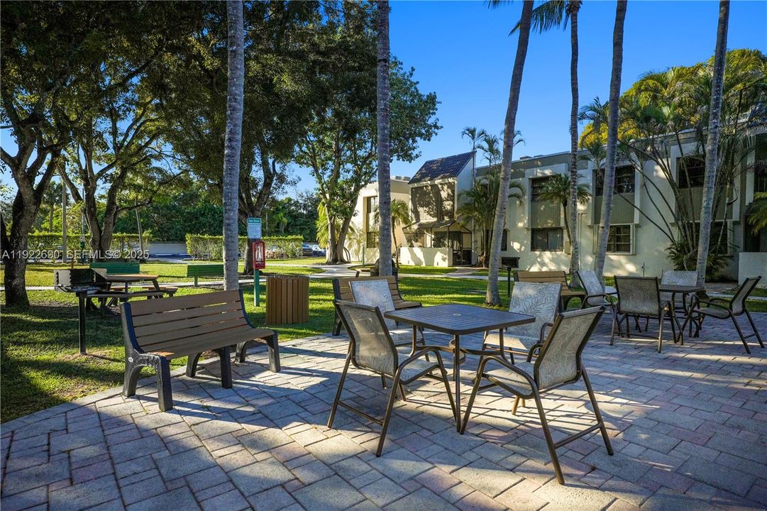 For Sale: $279,500 (1 beds, 1 baths, 854 Square Feet)