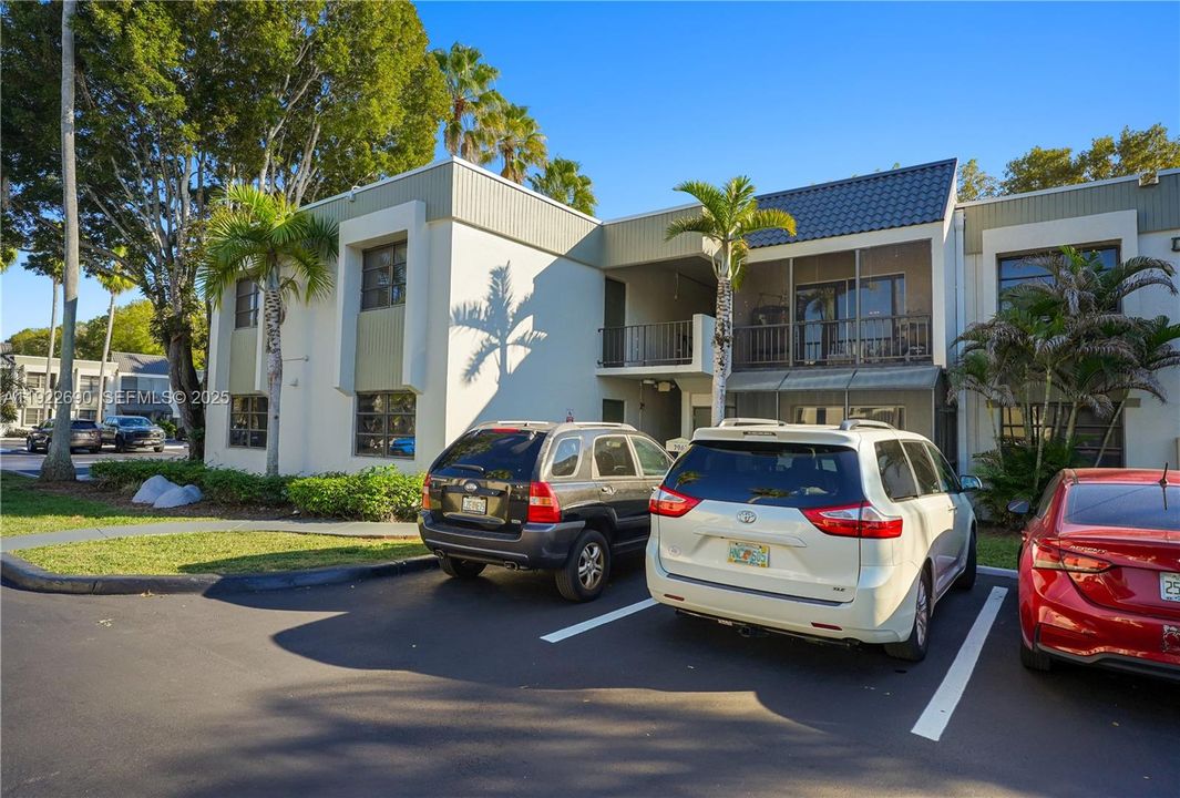 For Sale: $279,500 (1 beds, 1 baths, 854 Square Feet)