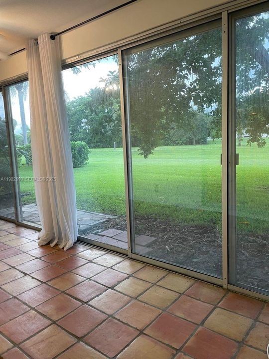 For Rent: $2,800 (3 beds, 2 baths, 1591 Square Feet)