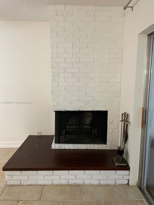 For Rent: $2,800 (3 beds, 2 baths, 1591 Square Feet)