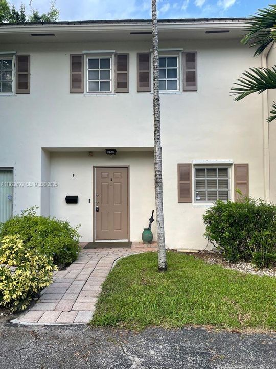 For Rent: $2,800 (3 beds, 2 baths, 1591 Square Feet)