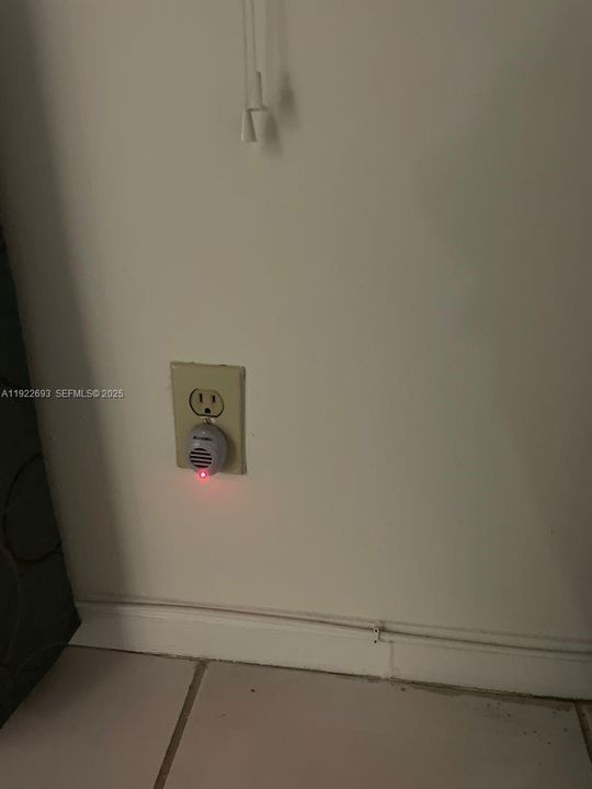 For Rent: $2,800 (3 beds, 2 baths, 1591 Square Feet)