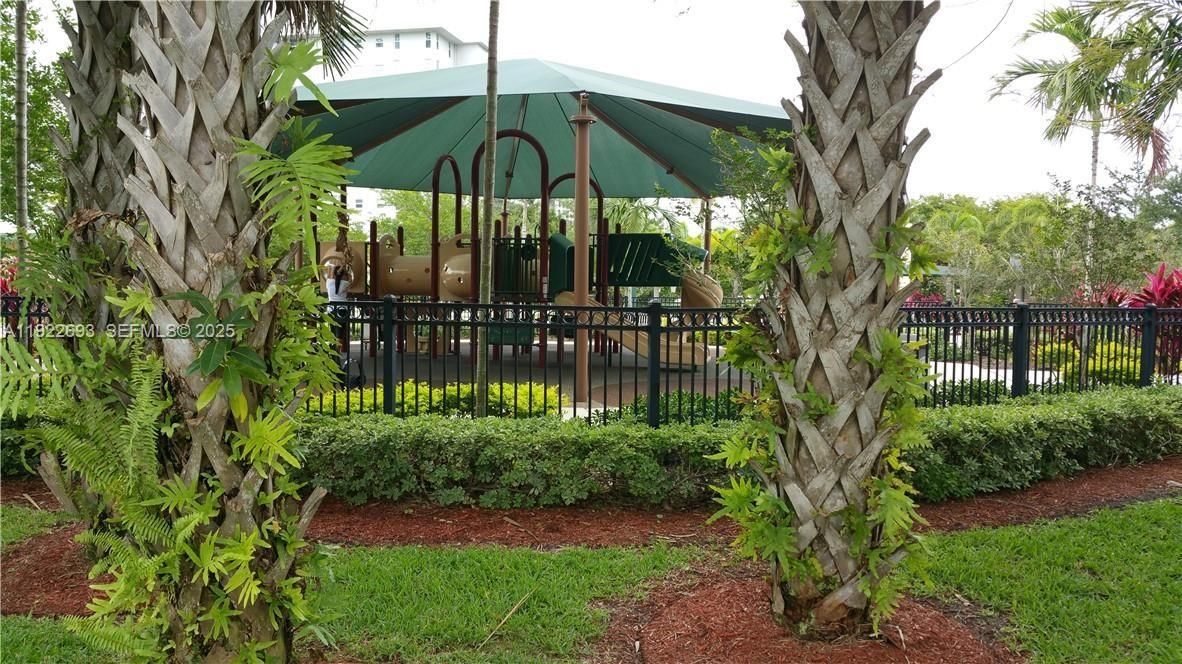 For Rent: $2,800 (3 beds, 2 baths, 1591 Square Feet)