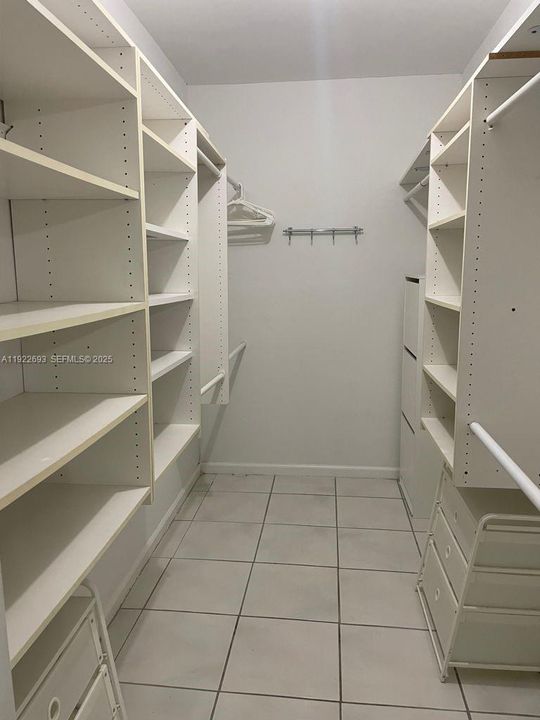 For Rent: $2,800 (3 beds, 2 baths, 1591 Square Feet)