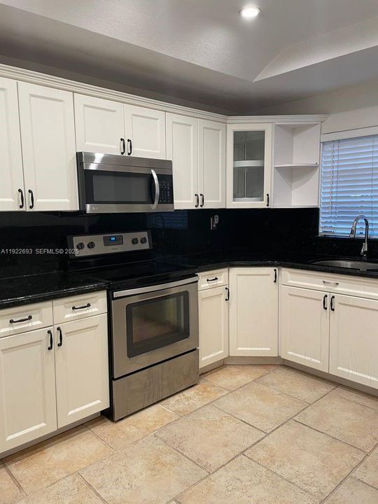 For Rent: $2,800 (3 beds, 2 baths, 1591 Square Feet)