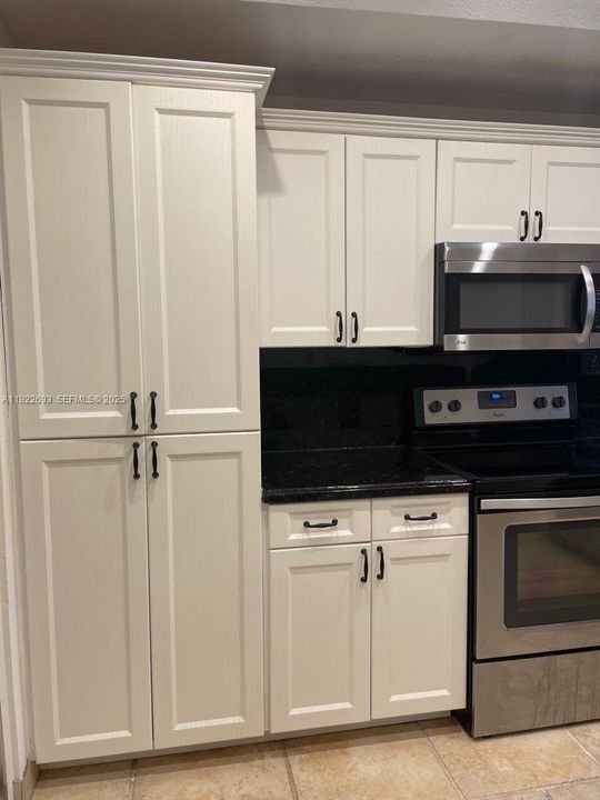 For Rent: $2,800 (3 beds, 2 baths, 1591 Square Feet)